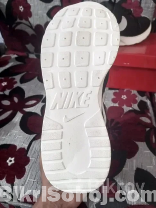 Nike sneaker sell